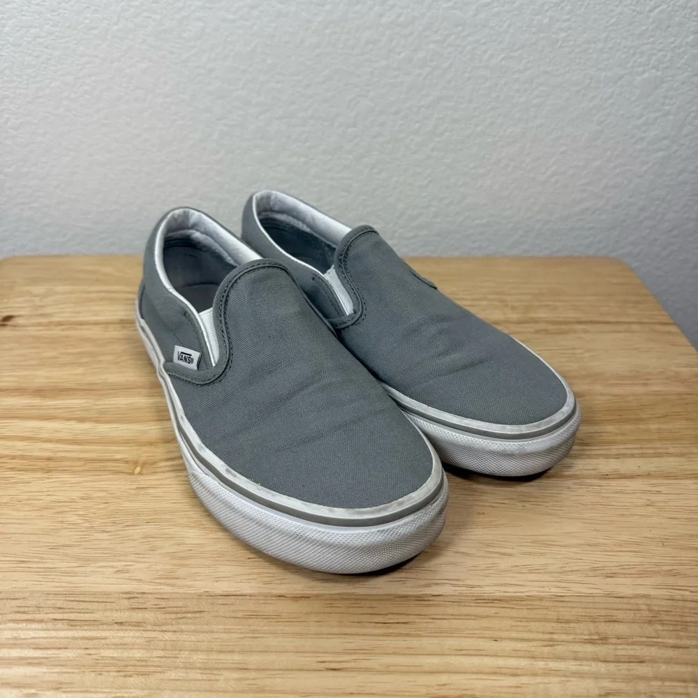 Vans Women’s Classic Slip-On Sneakers in Grey Size 6